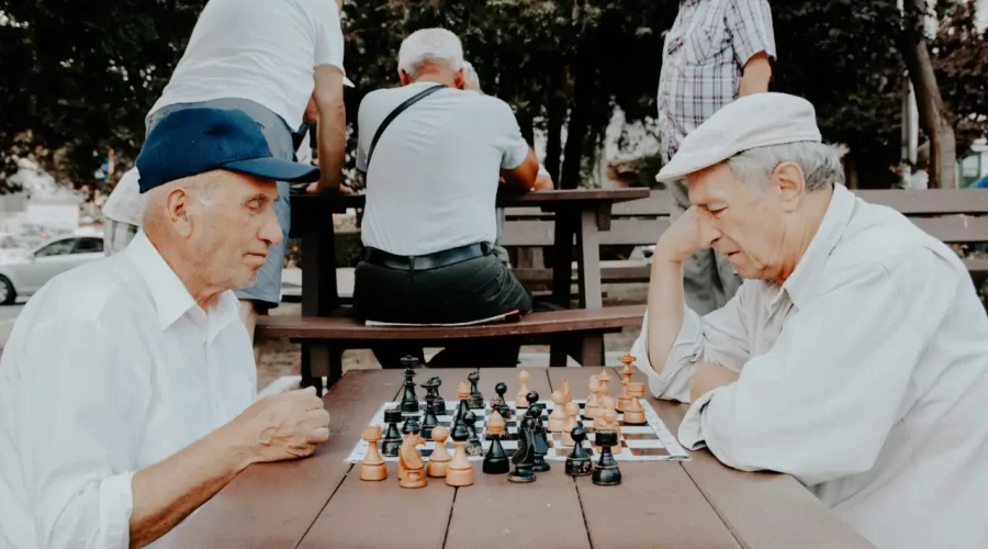 da li je invalidska penzija veca od starosne - da li je veca invalidska ili starosna penzija - prelazak iz invalidske u starosnu penziju - da li invalidska penzija prelazi u starosnu - advokat za penzije
